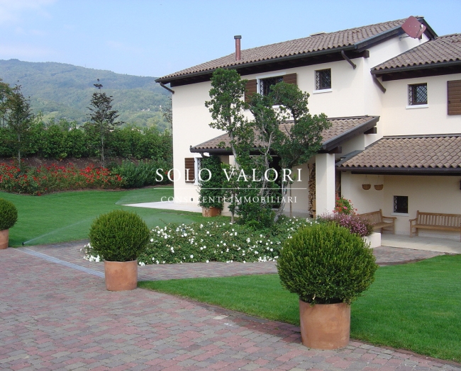 Splendida villa immersa nel verde dell'Asolo Golf - Rif. C326
