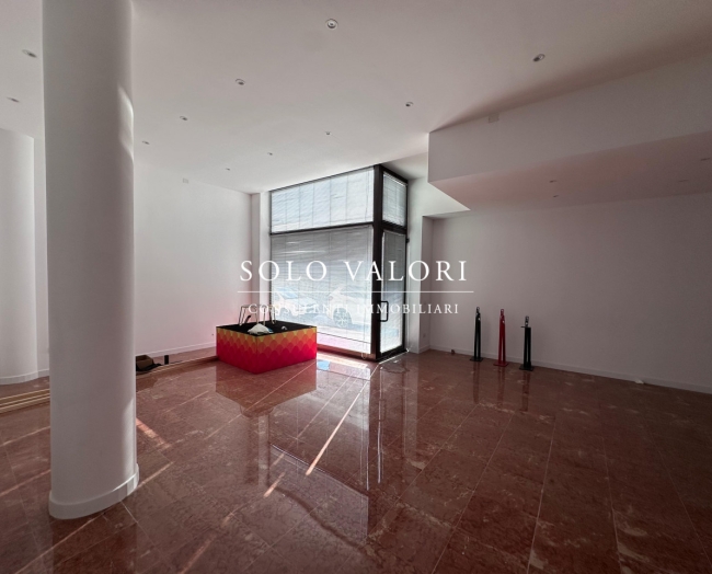 Negozio su due piani in centro a Castelfranco Veneto