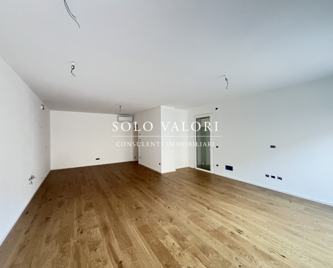 Appartamento tre camere piano terra Rif. A861T