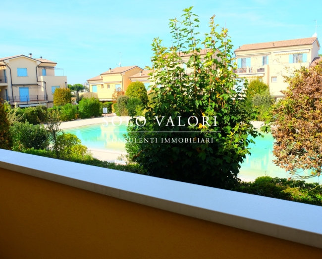 Trilocale con piscina e terrazze a pochi passi dal mare – Piazza Nember, Jesolo