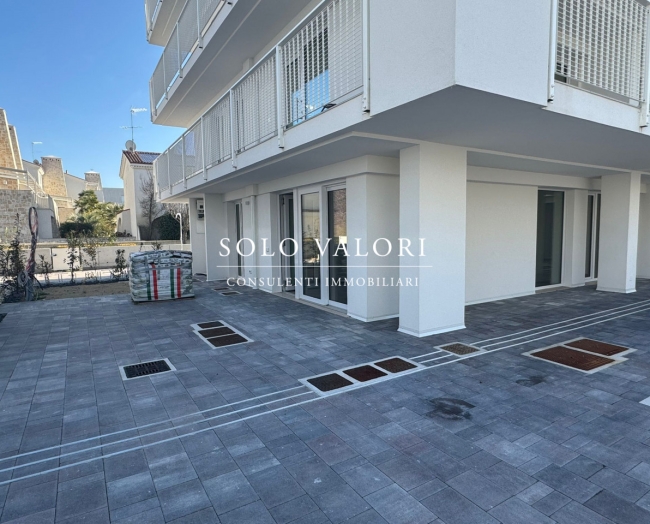 Appartamento Quadrilocale in Vendita a Jesolo, Piazza Nember