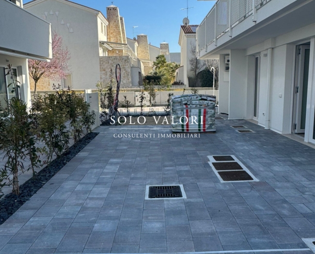 Appartamento Quadrilocale in Vendita a Jesolo, Piazza Nember
