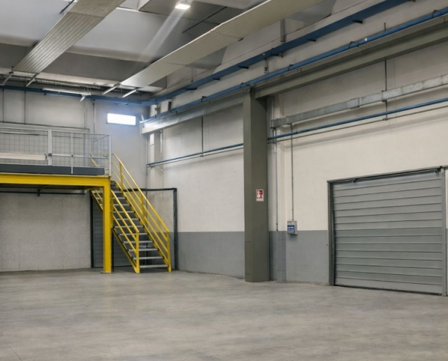 Porzione di capannone + uffici per un totale di mq. 1200