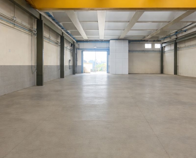 Porzione di capannone + uffici per un totale di mq. 1200