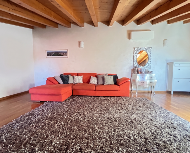 Duplex in posizione centrale a Loreggia