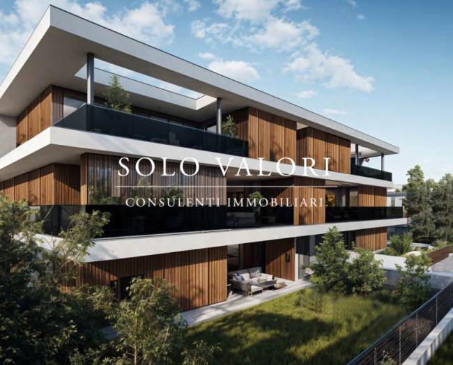 Prestigioso Appartamento al Piano Terra con immenso Giardino Privato e Studio