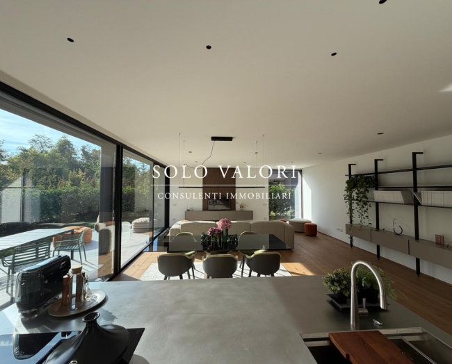 Villa Contemporanea in Oasi Esclusiva a Mestre - VILLA ACERO