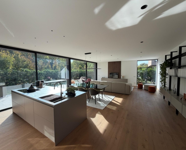 Villa Contemporanea in Oasi Esclusiva a Mestre - VILLA OLMO